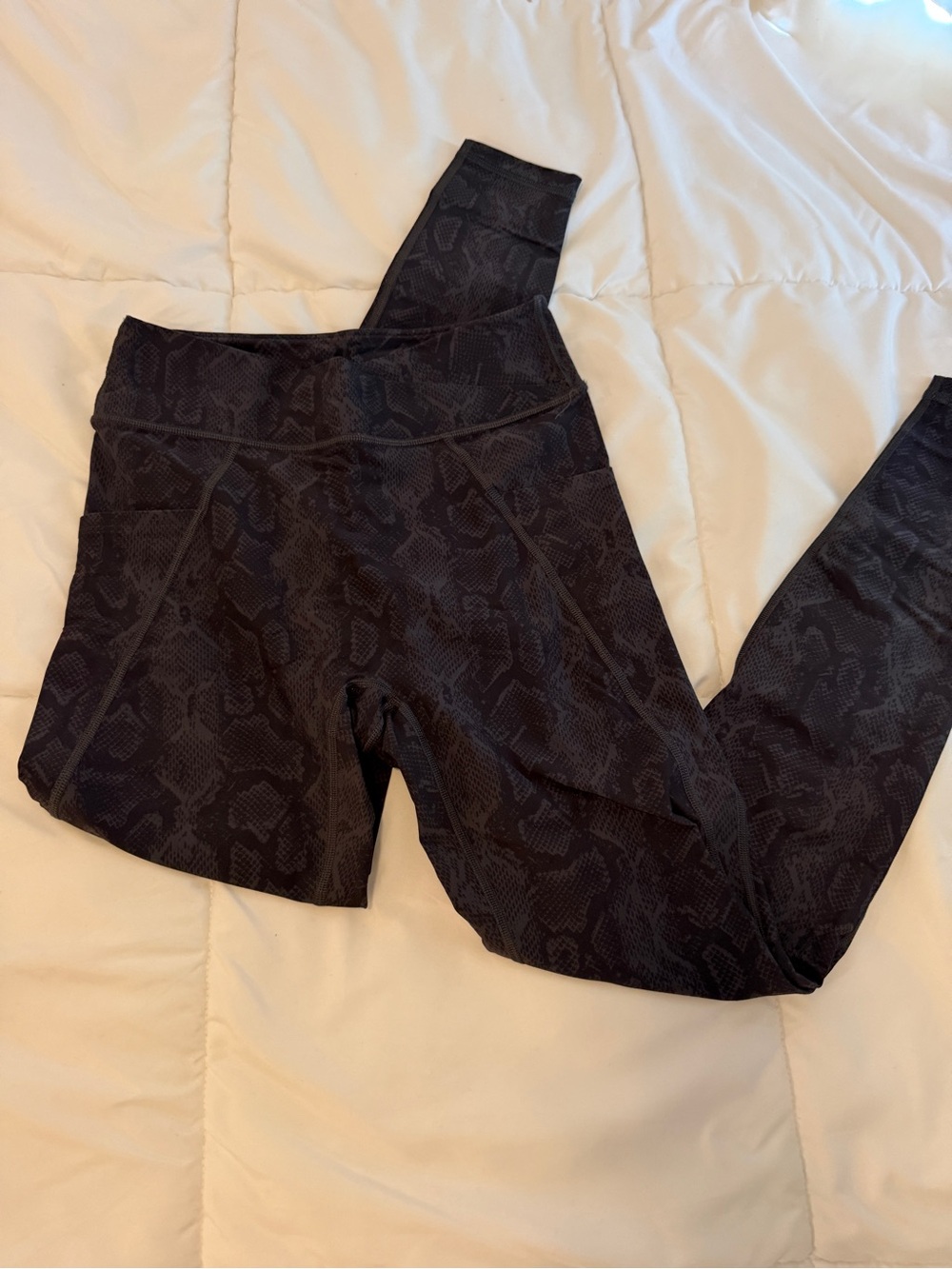 Snake-Print Crossover Waist Leggings